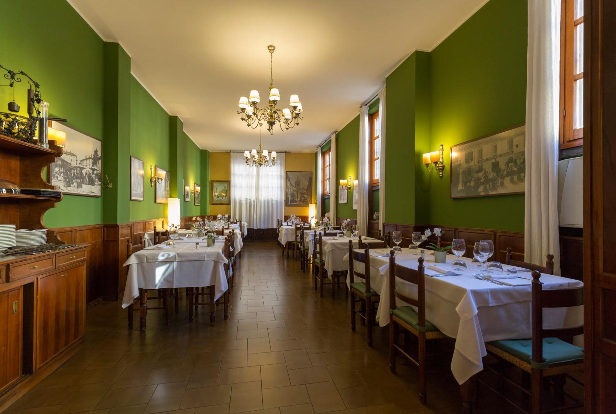 Отель Antica Trattoria Dell'Uva Монца Экстерьер фото