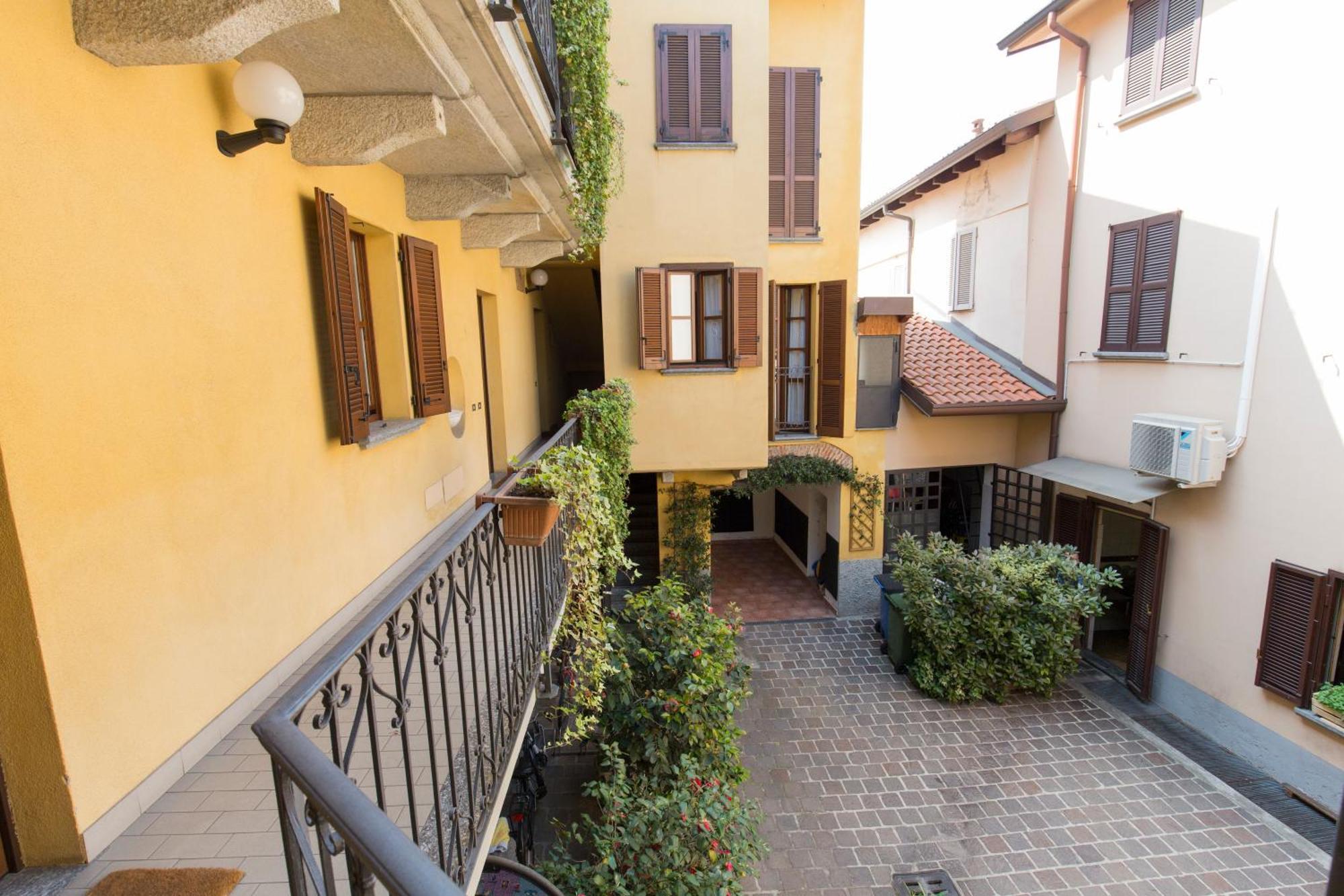 Отель Antica Trattoria Dell'Uva Монца Экстерьер фото