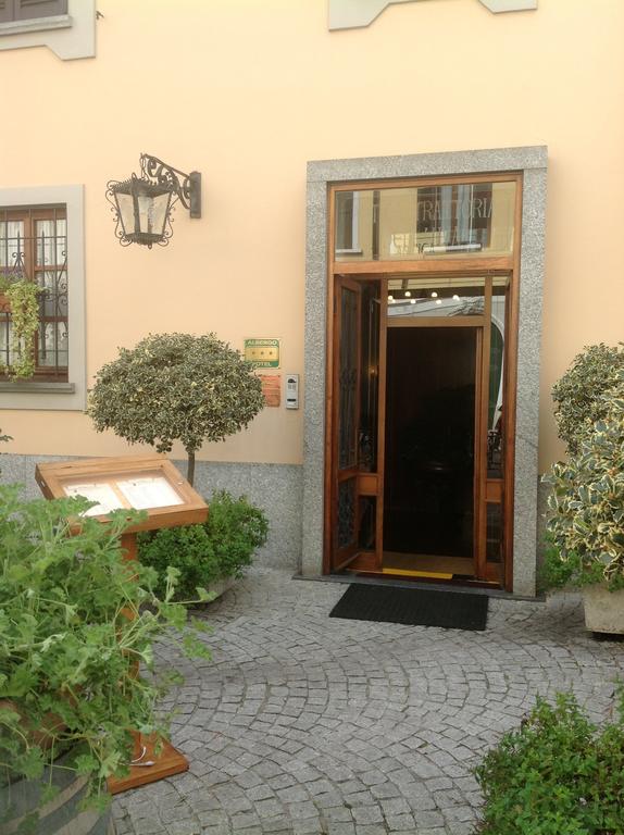 Отель Antica Trattoria Dell'Uva Монца Экстерьер фото