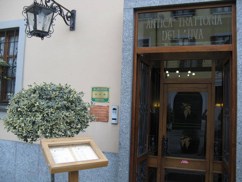 Отель Antica Trattoria Dell'Uva Монца Экстерьер фото